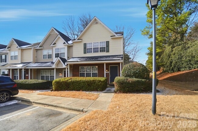 Building Photo - 1760 Forest Side Ln