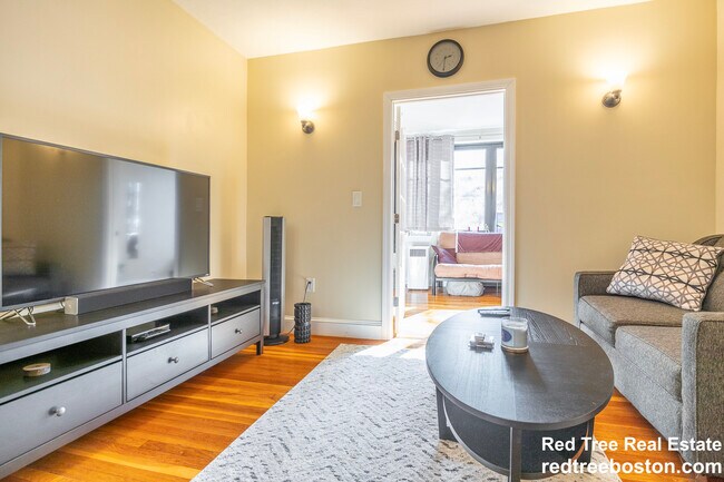 Building Photo - 69 Strathmore Rd