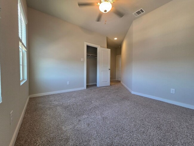 Building Photo - Townhome for Rent