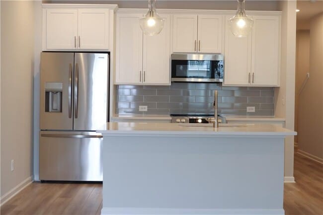 Building Photo - 495 Crown Dr