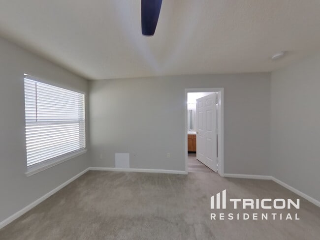 Building Photo - 2877 Centerwood Dr N