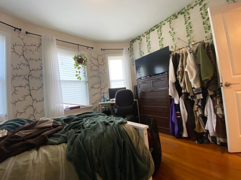 Building Photo - 14 Parker Hill Ave