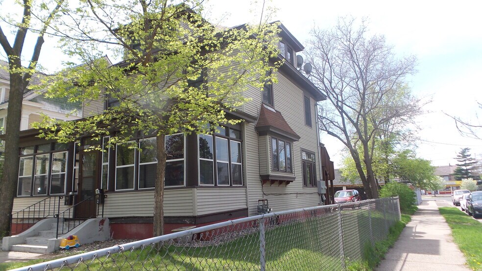 Building Photo - 3300 1st Ave S