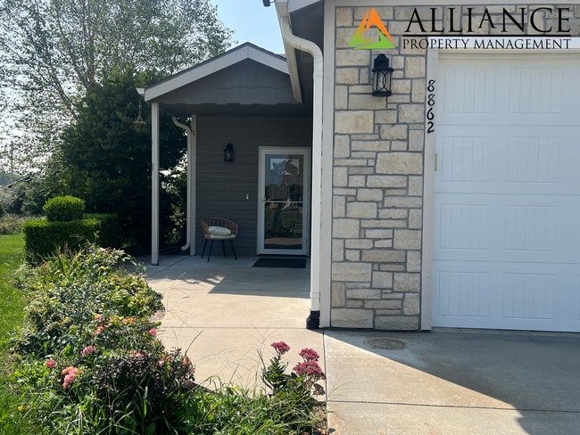 Building Photo - Beautiful Home on the East Side!