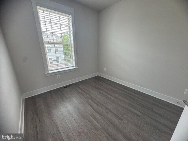Building Photo - 203 Pomegranate Ln