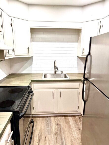 Building Photo - 11 Wild Oaks Rd