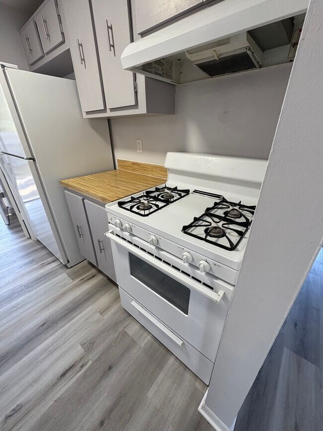 Building Photo - Great 2 large Bedrooms and 2 bath Beauty! Wonderful location. Call Sheila 407-687-7900