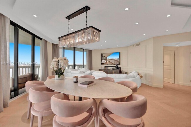 Building Photo - 2000 Island Blvd