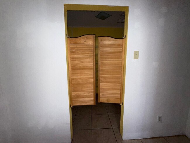 Building Photo - 308 Larga Vista Dr