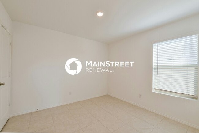 Building Photo - 3 Bedroom Pet-Friendly Home in Fort Worth, TX with Main Street Renewal