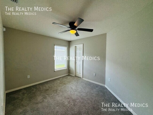 Building Photo - 1097 SILAS St