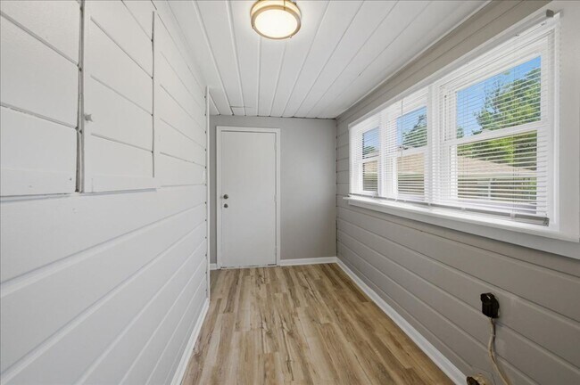 Building Photo - 5010 S Brookville Rd
