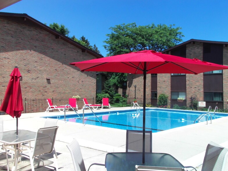 Pool - Arbor Forest Apartments