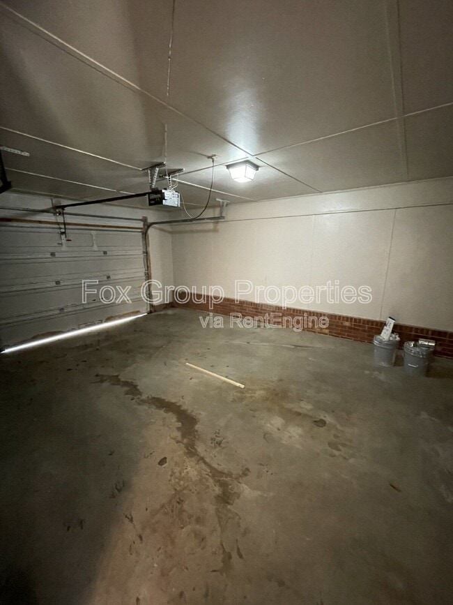 Building Photo - 135 Clearview Rd