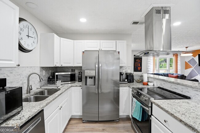 Building Photo - 405 King Arthur Ct