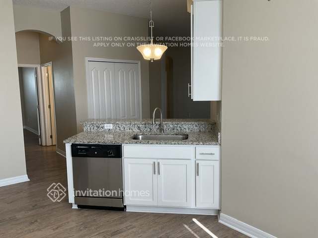 Building Photo - 402 Sycamore Springs St