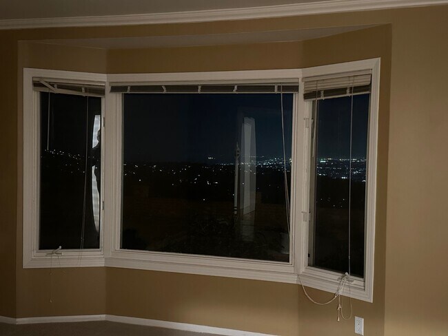 Building Photo - 19 Bronco Dr