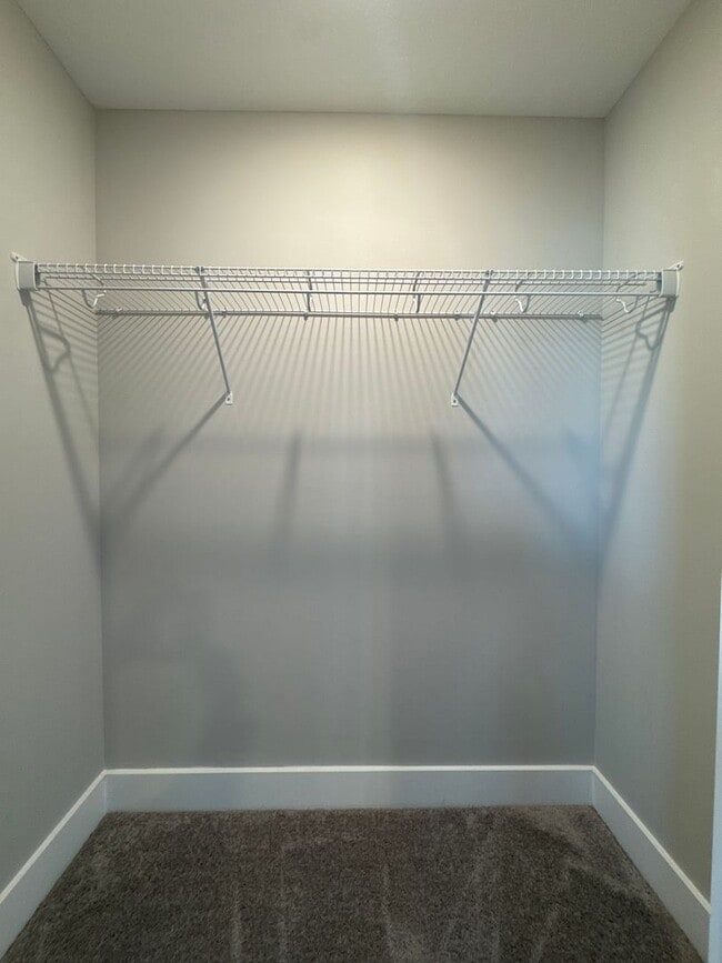 Building Photo - Newer End-Unit Townhome in Gated 11 South Community