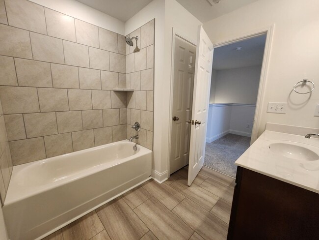 Building Photo - Gorgeous New Construction Home in Lebanon'...