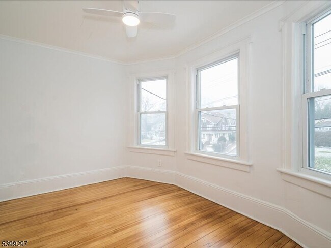 Building Photo - 14 Ravine Ave