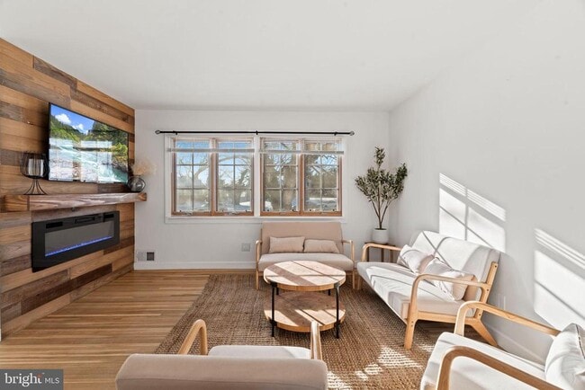 Building Photo - 209 Front St