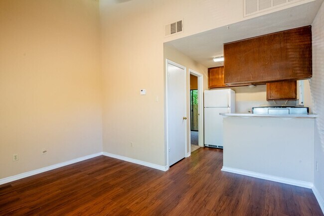Building Photo - 601 Nelray