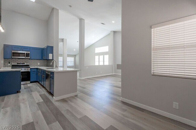 Building Photo - 1735 Navarre Ln