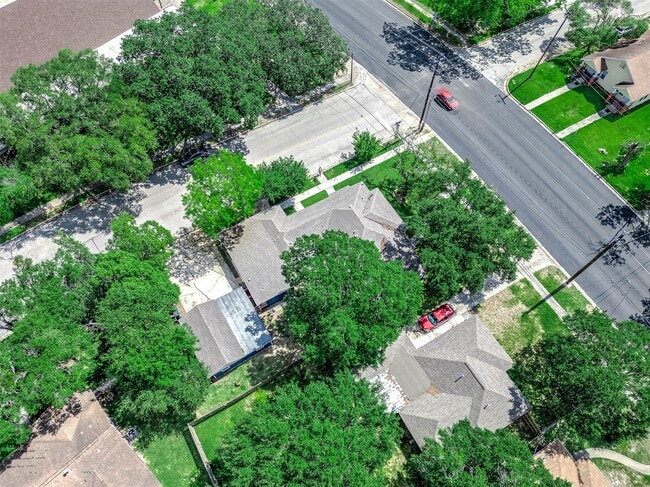 Building Photo - 611 N Pruett St