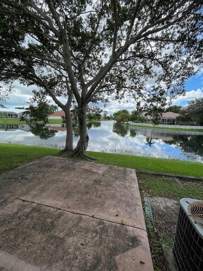 Building Photo - 9490 Palm Cir S