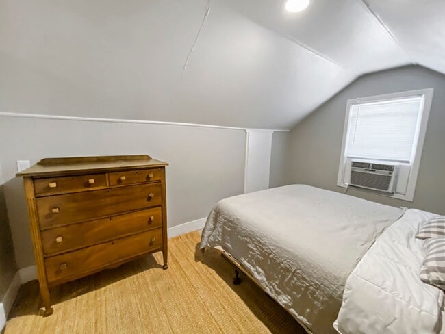 Building Photo - Garfield House: Fully Furnished House, Large private lot across from Golf Course $300 Utility Fee