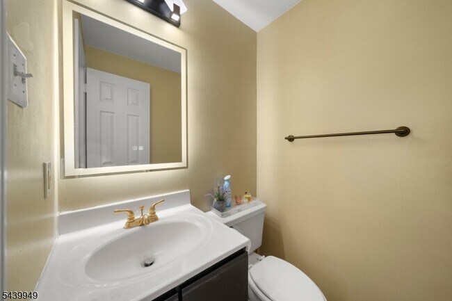 Building Photo - 32 Montville Ave