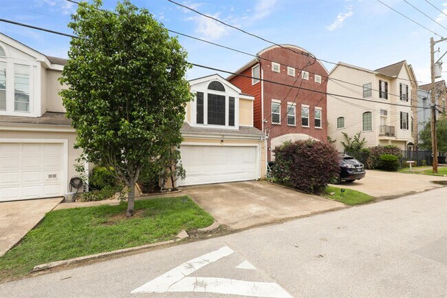 Building Photo - 903 Knox St