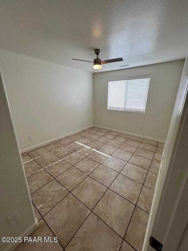 Building Photo - 9545 E Magma Dr