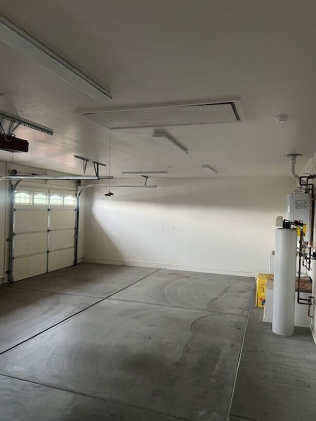 Building Photo - 3 Bedroom + 3 CG in Superstition Hills neighborhood