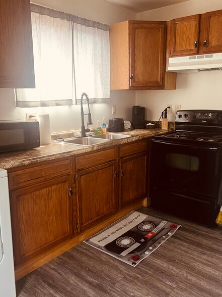 Building Photo - 25 Popular St