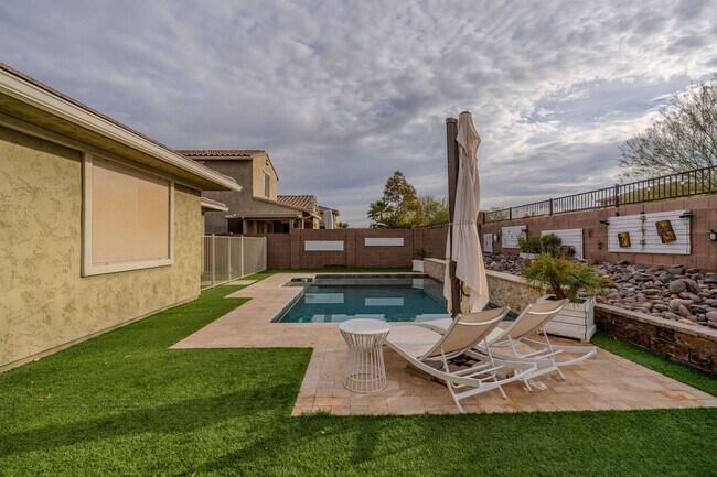 Building Photo - *POOL* Beautiful Gilbert Home Nestled at t...