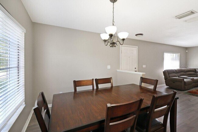 Building Photo - 7127 Waterside Dr