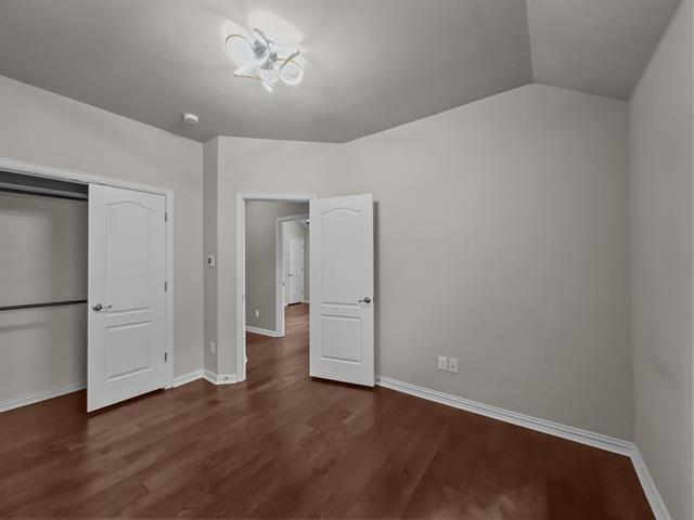 Building Photo - 3205 Ridgeway Dr