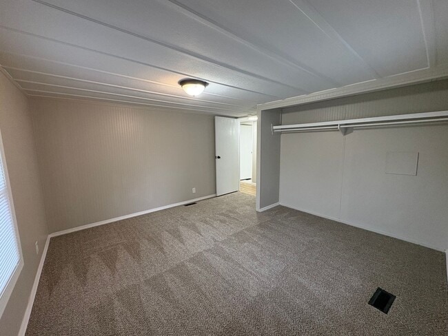 Building Photo - Beautifully Remodeled 3 Bed / 2 Bath Home with Modern Upgrades!