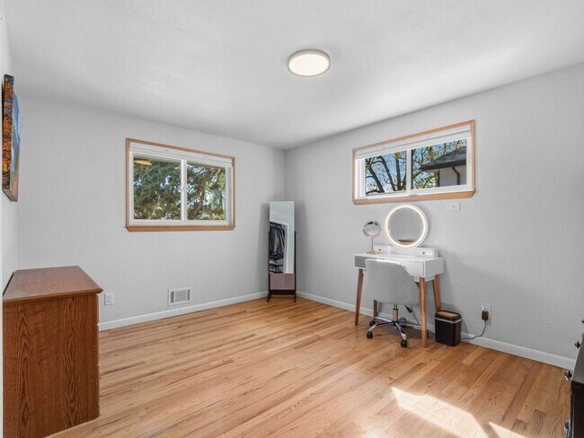Building Photo - Spacious 5-Bedroom Ranch Backing to the High Line Canal in Littleton