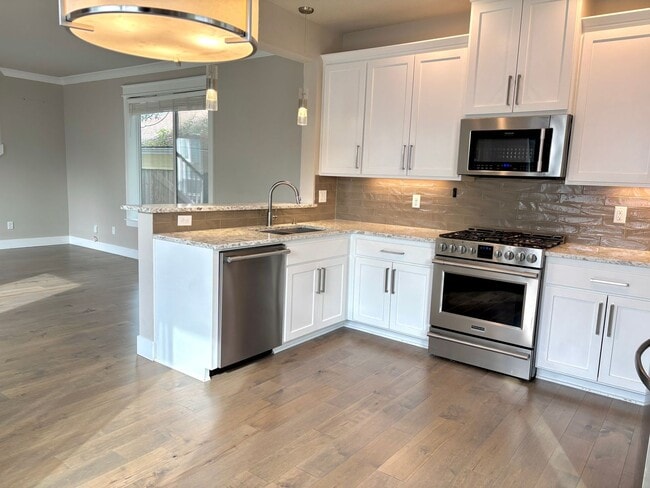 Building Photo - St. Johns Modern Build with Fenced Backyar...