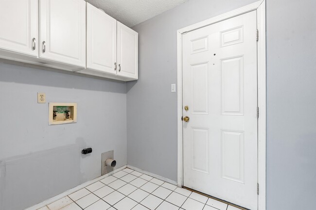 Building Photo - 1708 Woodley Rd