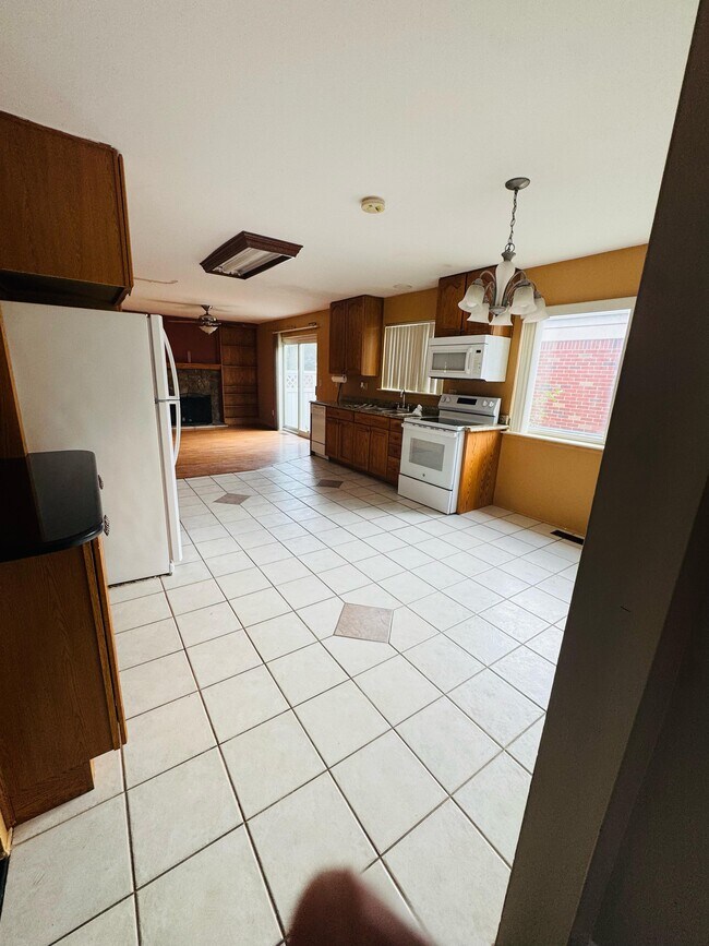 Building Photo - 29415 Cunningham Dr