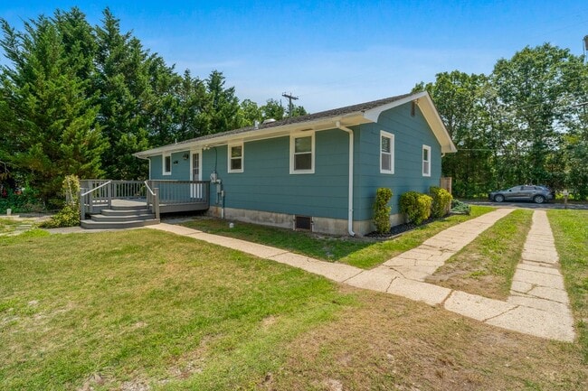 Building Photo - 183 Chestnut Neck Rd