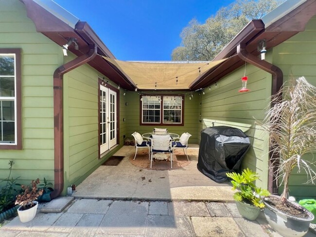 Building Photo - 1212 Bayshore Dr