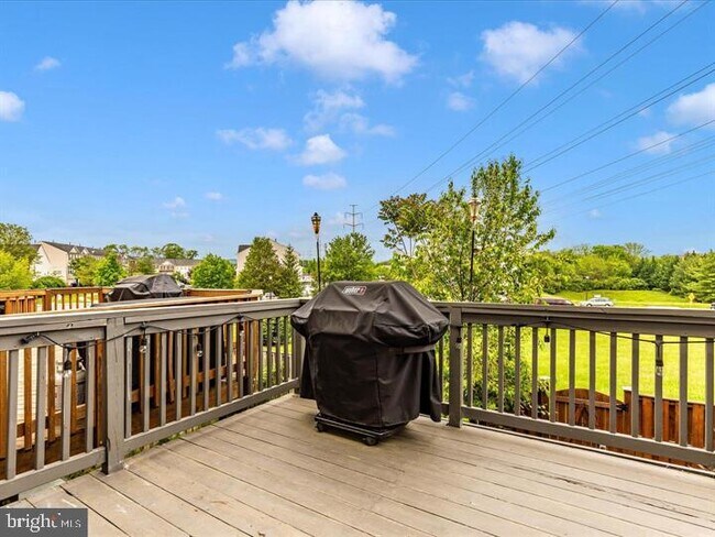Building Photo - 6338 Towncrest Ct