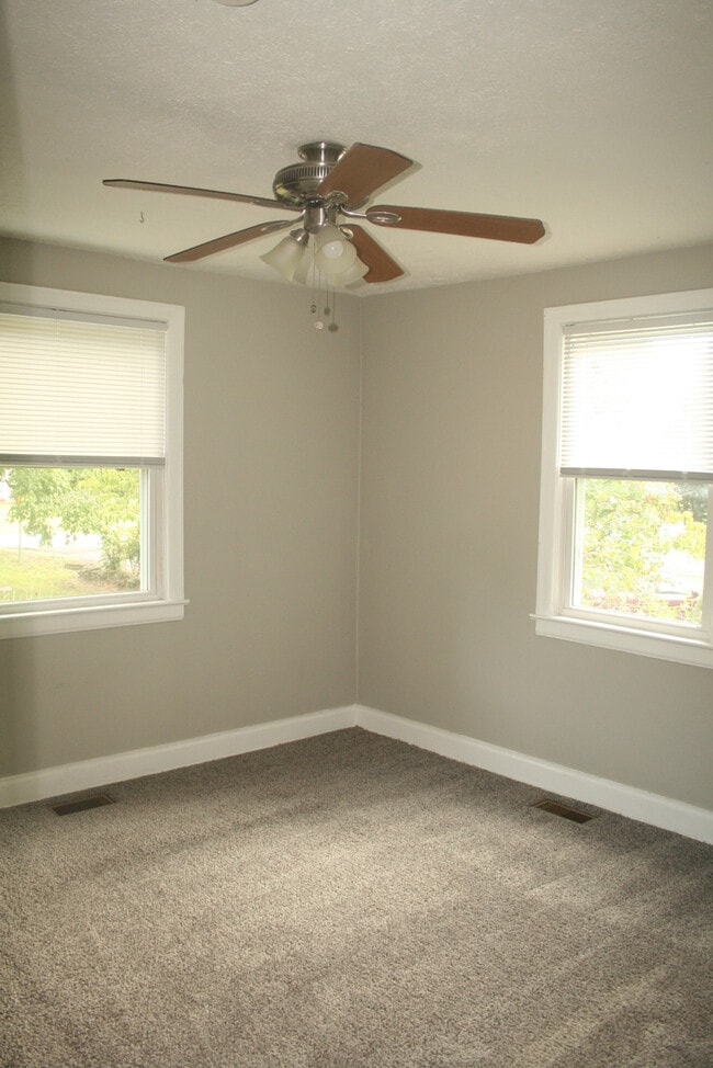 Building Photo - 2833 Colonial Cir