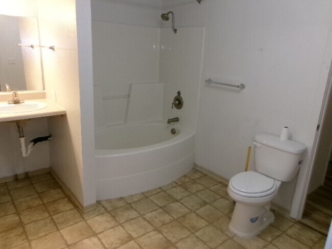 Building Photo - Remodeled 2 bed 1 bath with RV space