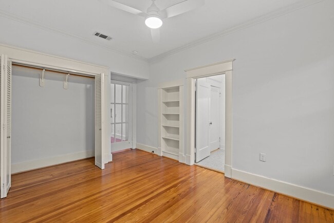 Building Photo - Montrose Gem: 2-Bed Bungalow