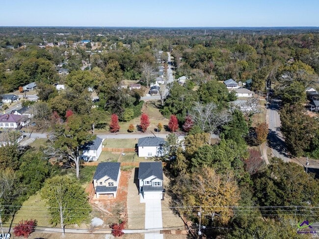 Building Photo - 523 E Chappell St